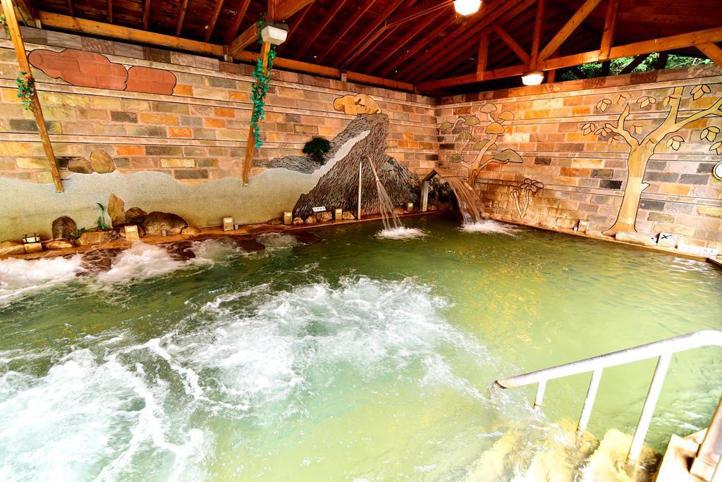 Jenq Yang Hotspring Hotel Renai Bagian luar foto