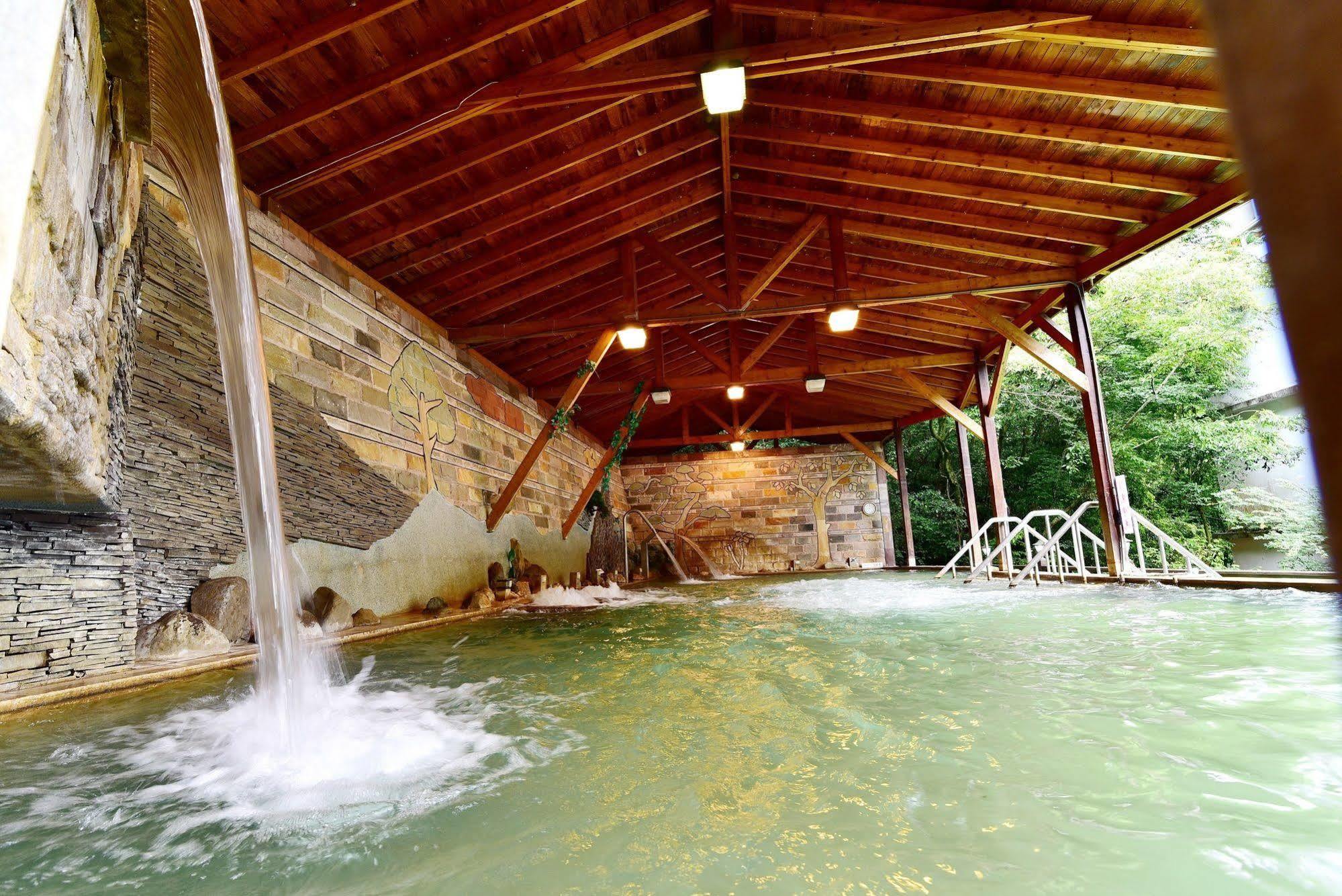 Jenq Yang Hotspring Hotel Renai Bagian luar foto