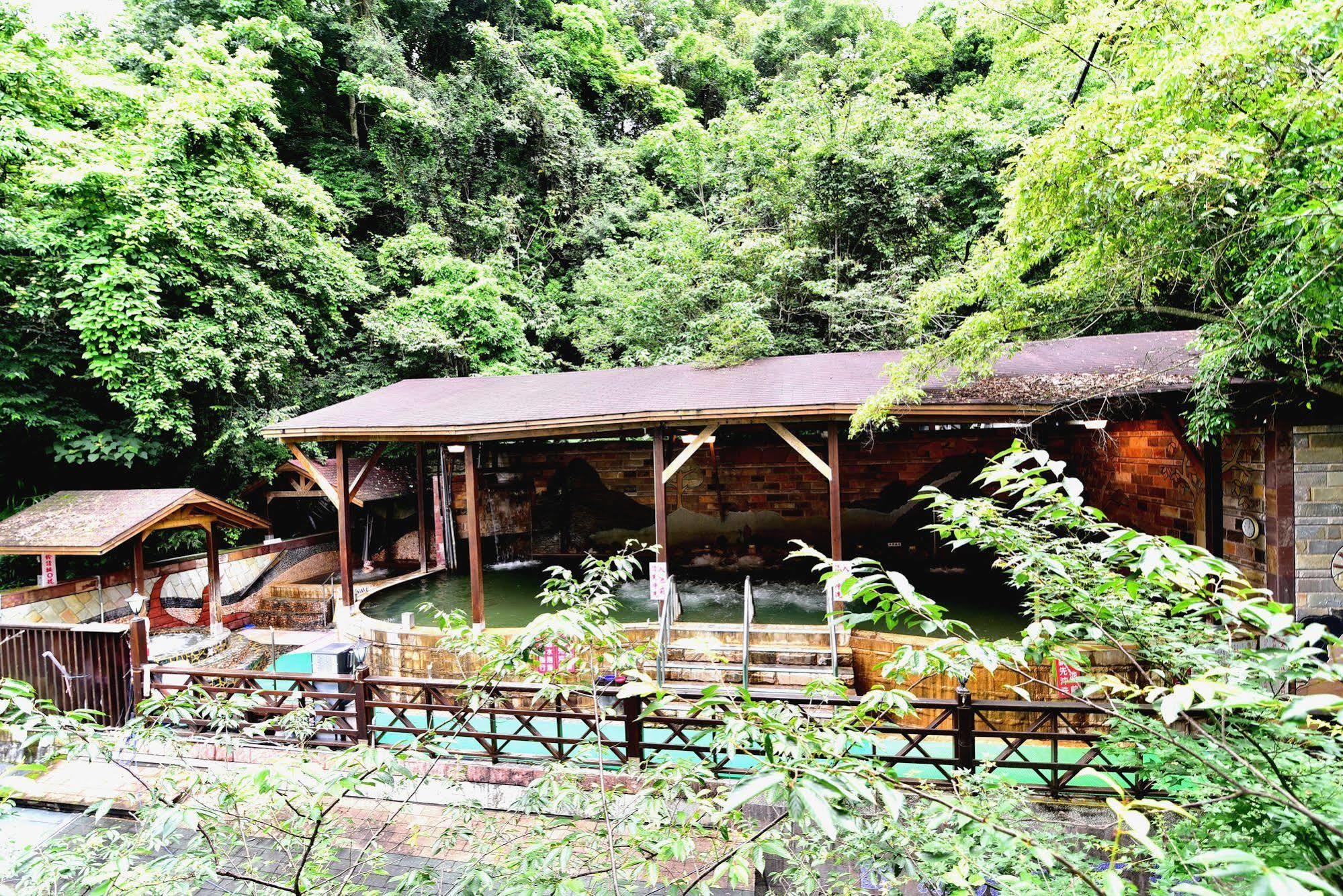 Jenq Yang Hotspring Hotel Renai Bagian luar foto